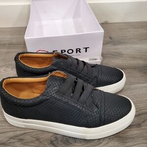Womens 7.5 Platform Report Black Sneakers with White Sole